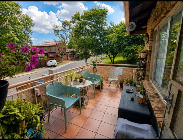 2 BEDROOM TOWNHOUSE FOR SALE IN ELANDSPARK